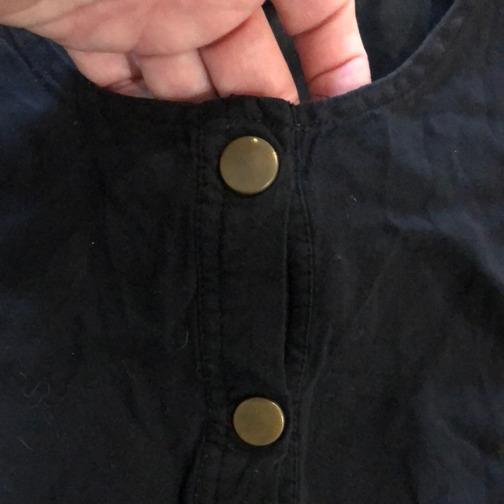 CHLOE K - Black Sleeveless Blouse Top w/ Snap Front - Picture 3 of 8